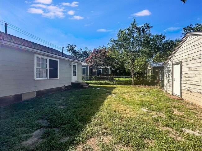 Building Photo - 5501 Montview St