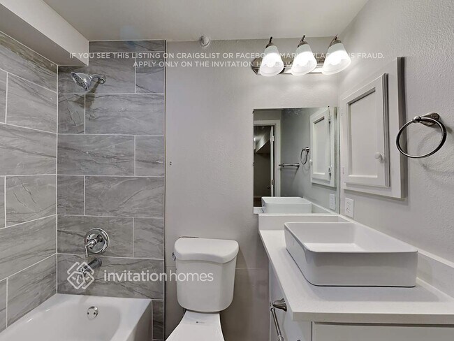 Building Photo - 3865 Valley View St