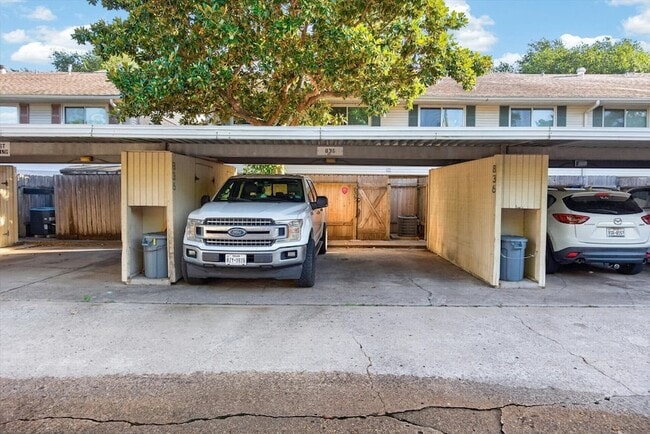 Building Photo - 836 Wax Myrtle Ln