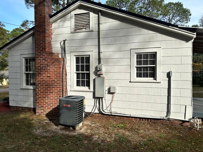 Building Photo - 512 Gordon St E