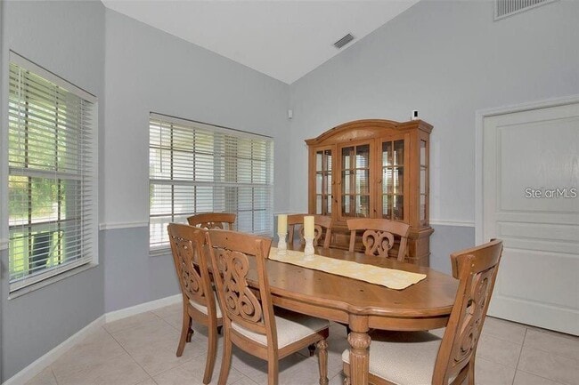 Building Photo - 2008 Proude St