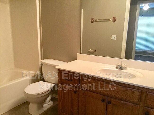 Building Photo - 408 N Willowood Dr