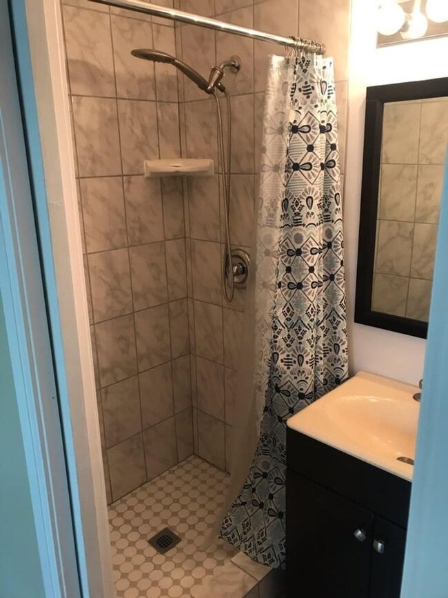 Building Photo - Beautifully remodeled 2 bed/2 bath home in...