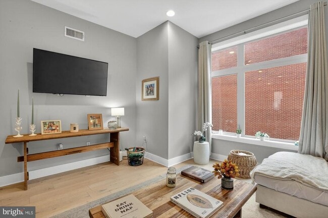 Building Photo - 151 N 2nd St