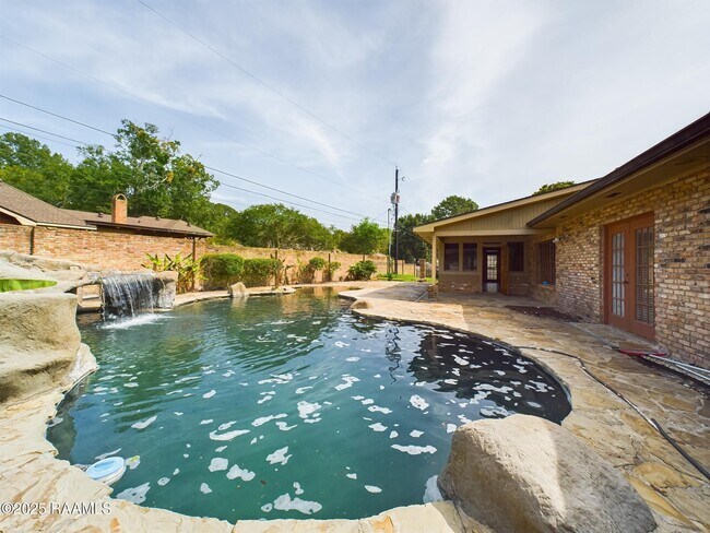 Building Photo - 232 Thibodeaux Dr
