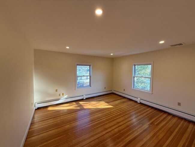 Building Photo - 40 Lincoln Ave