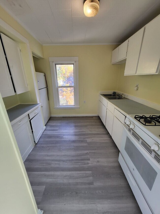 Building Photo - 233 Delaware Ave