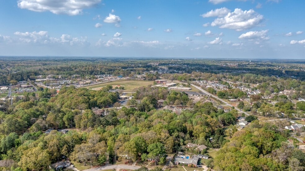 Building Photo - 1416 Hilltop Dr