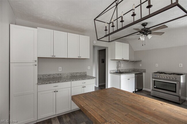Building Photo - 3635 E 46th St