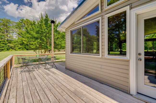 Building Photo - "Charming 2-Bedroom Furnished Retreat with Spacious Layout and 2.5 Baths in York, SC!"