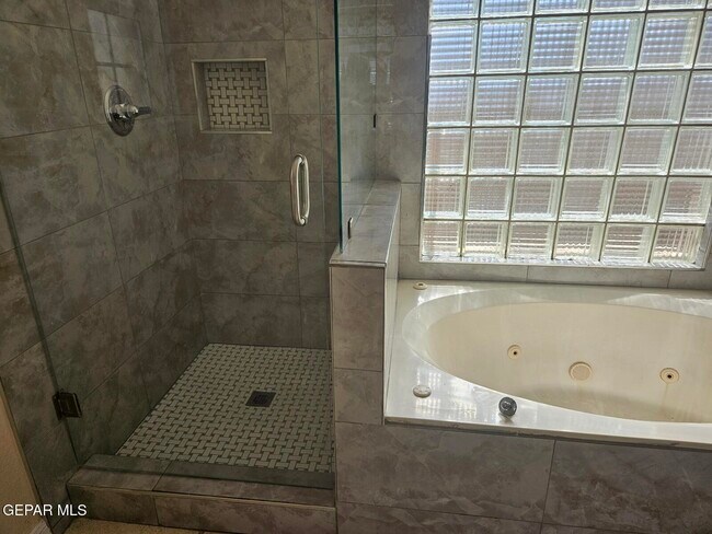 Building Photo - 11235 Kachina Dr