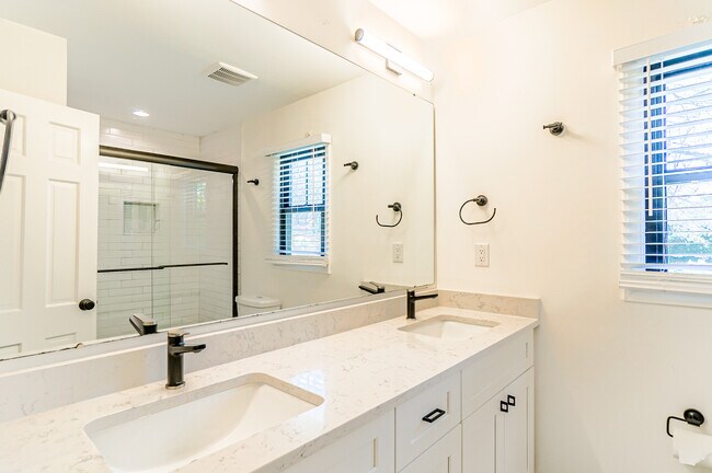 Main Bathroom - 5321 Providence Rd