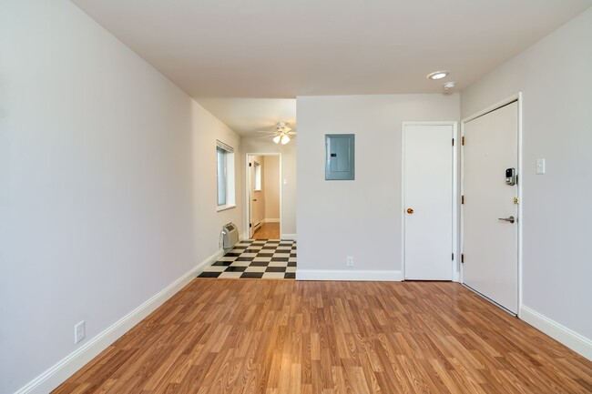 Building Photo - Cozy 1 Bedrooms in Maplewood