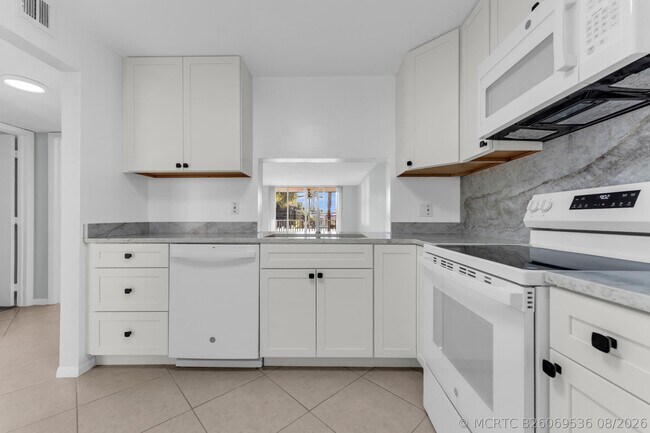 Building Photo - 931 Gardenia Dr
