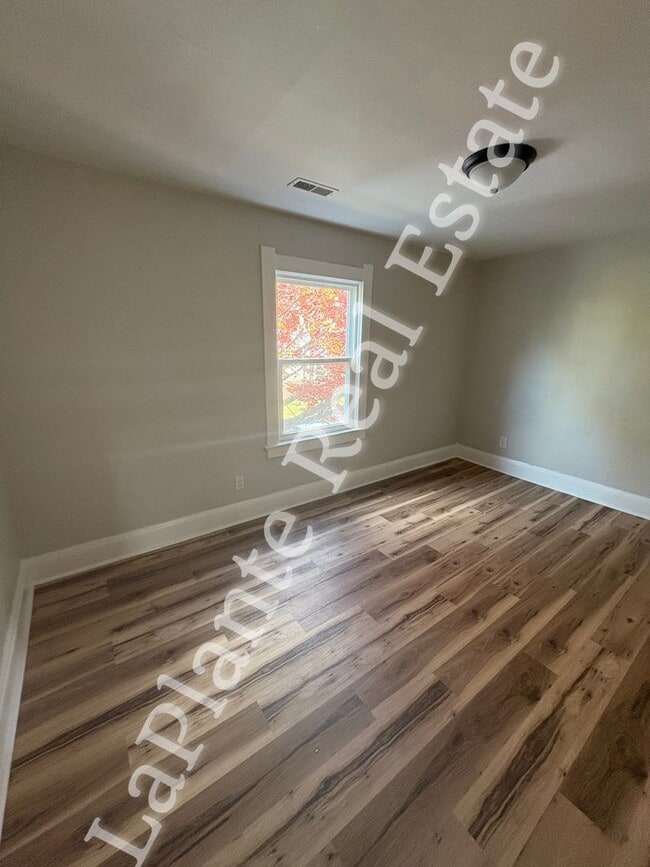 Building Photo - Freshly Updated 3-Bedroom Home on Greenwoo...