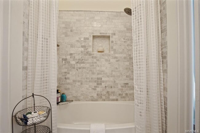 Building Photo - 345 S Washington St