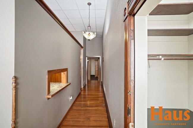 Building Photo - 118 SW 8th Ave
