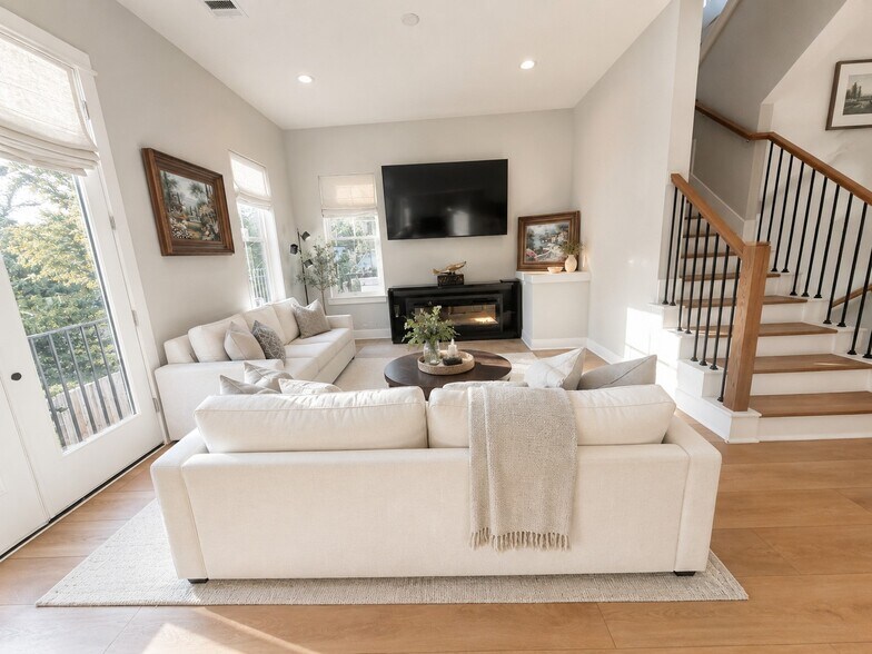 Building Photo - 825 Woodcrest Dr