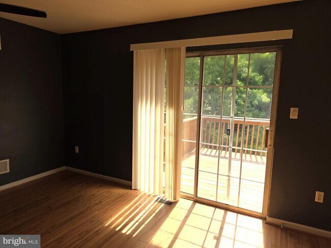 Building Photo - 240 Mike Dr