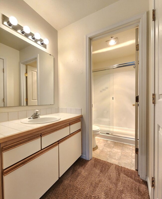 Building Photo - 2 Bed/ 2 Bath Condo Everett Near Boeing and Paine Airport