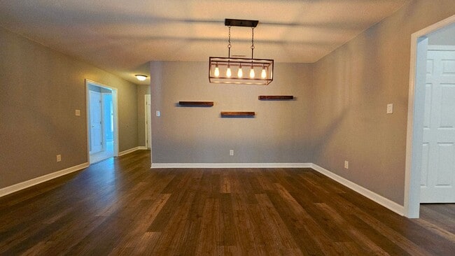 Building Photo - 3 BR 2 BA Aragona Village