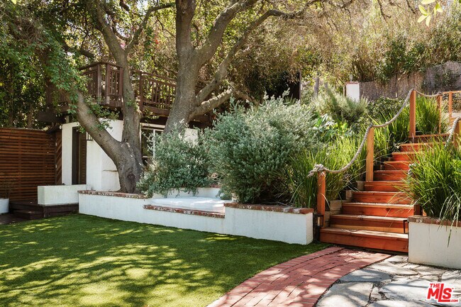 Building Photo - 26237 Fairside Rd