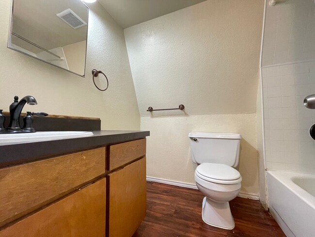 Building Photo - Affordable 2 bed in Arts District