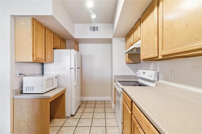 Building Photo - 1025 Villagio Cir