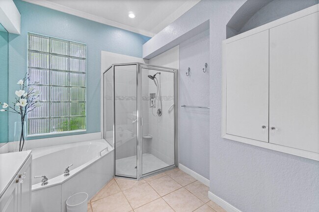 Building Photo - 4252 NW 66th Ln