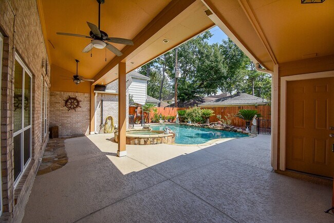 Building Photo - 8315 Mentmore Dr