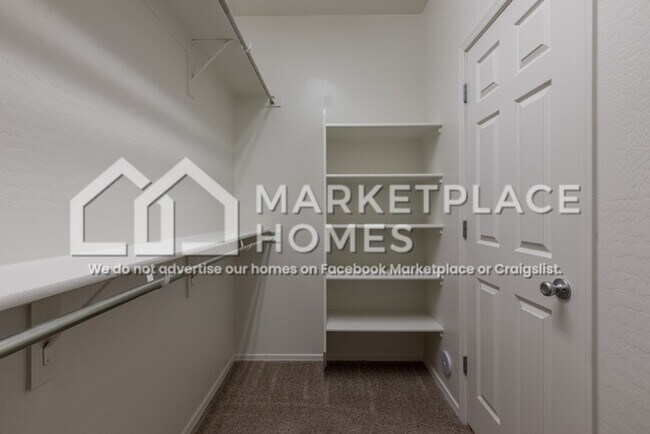 Building Photo - 5309 S 18th Pl