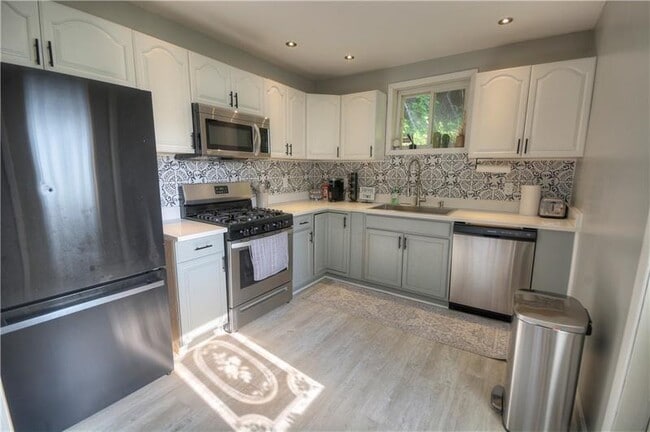 Building Photo - 522 Suffolk St