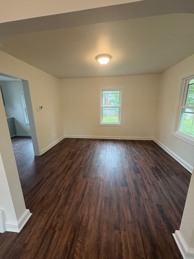 Building Photo - Available Now 2-story. 2 BR w/ Bonus Room