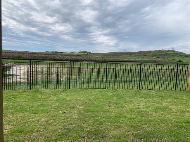 Building Photo - 152 Lime St