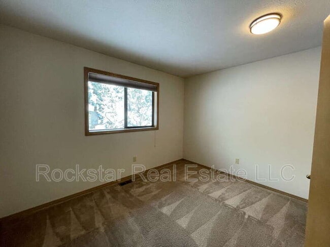 Building Photo - 5605 N Northwood Dr