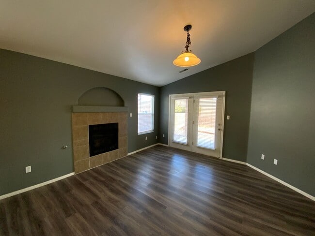 Building Photo - 4 Bedroom Single Story Home Available Near Unser Blvd NE & King Blvd NE in Rio Rancho!