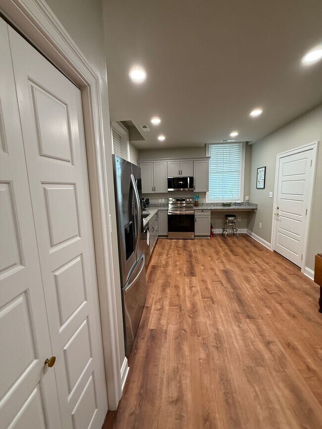 Building Photo - 2021 Rivermont Ave