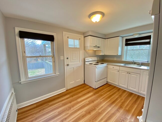 Building Photo - 446 Huntington Rd