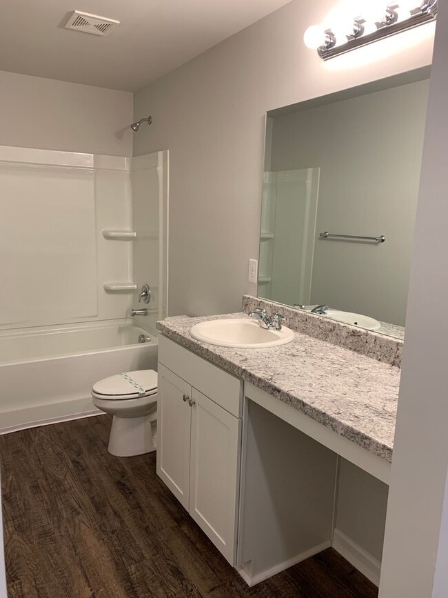 Building Photo - Don’t Miss This — Pre-Leasing 3-Bed, 2-Bath Home in Lakeside Cottages