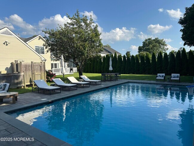 Building Photo - 2163 Village Rd