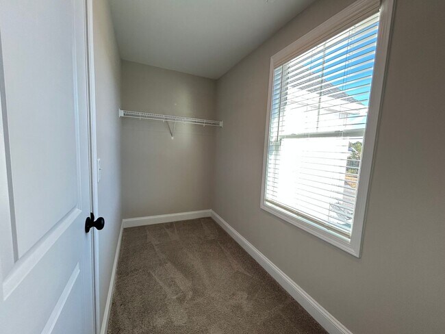 Building Photo - The Landing at Lewis Creek |