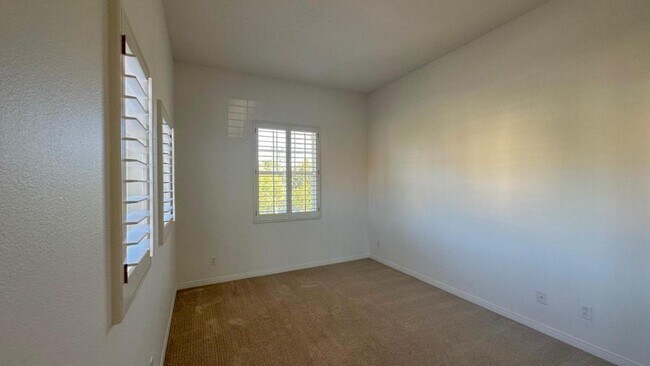 Building Photo - 9 Yale Ct