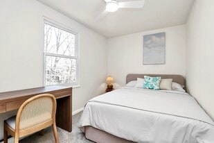 Building Photo - 7737 Batavia Ln