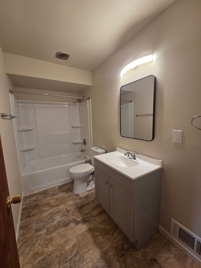 Building Photo - 4301 Eastridge Dr