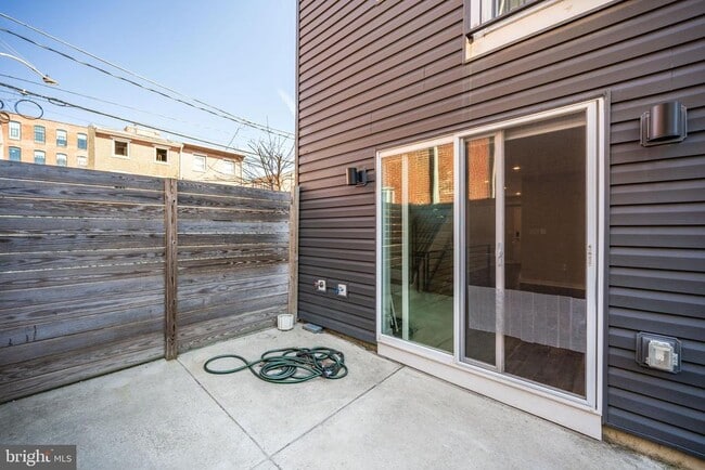 Building Photo - 1442 Hope St