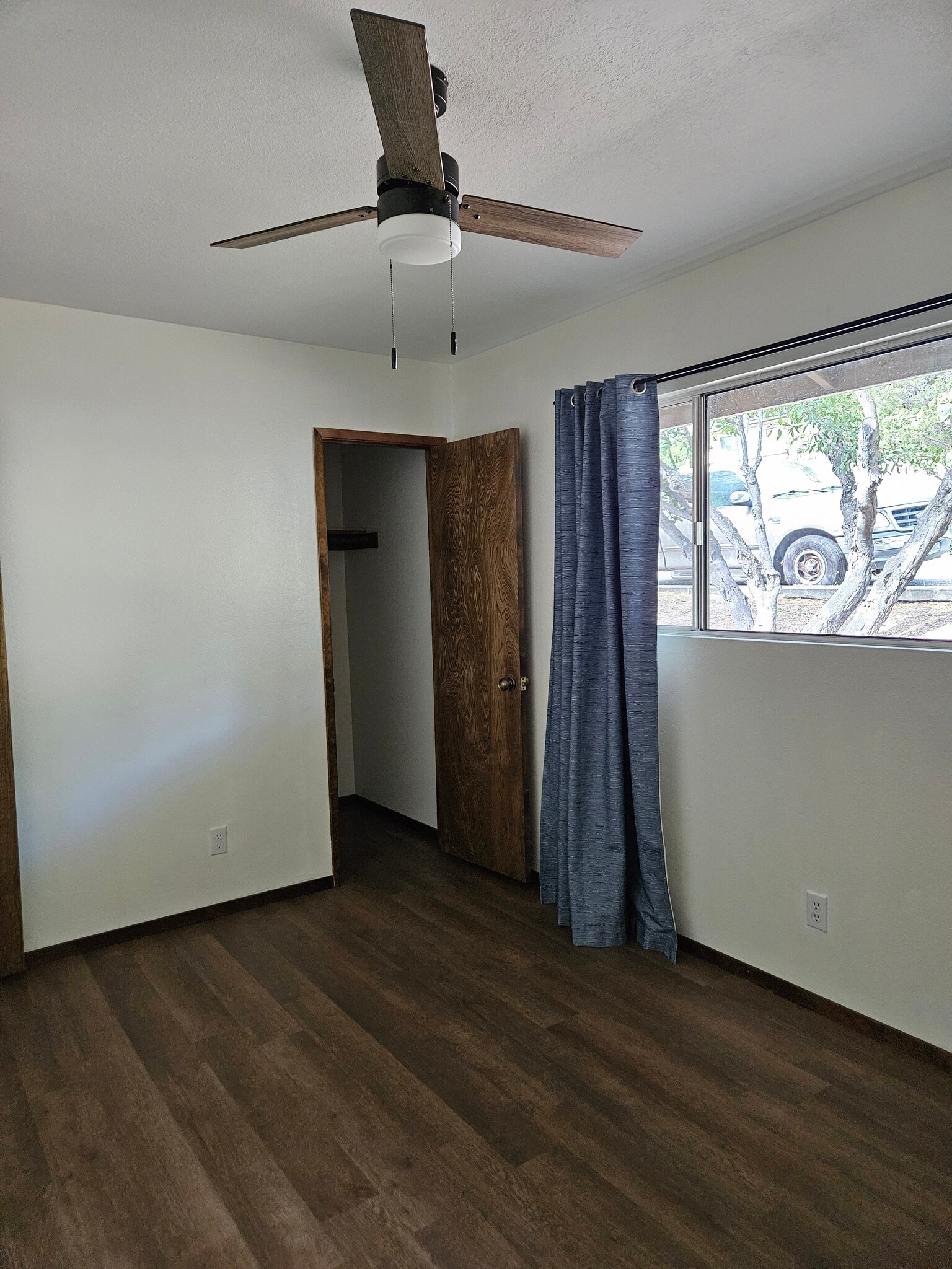 Building Photo - 405 7th St