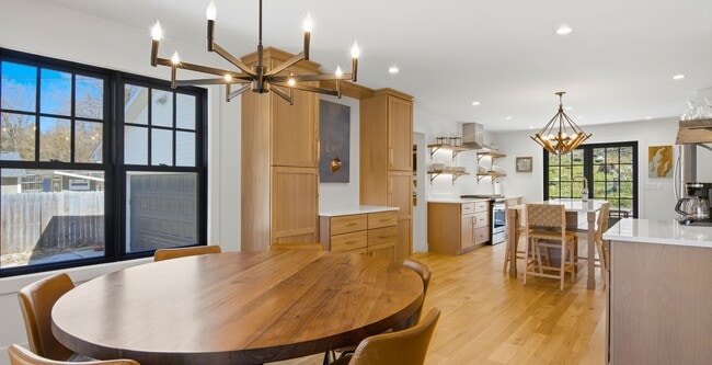 Building Photo - Late Summer Furnished Executive Extended Stay Rental on Old Mission Peninsula