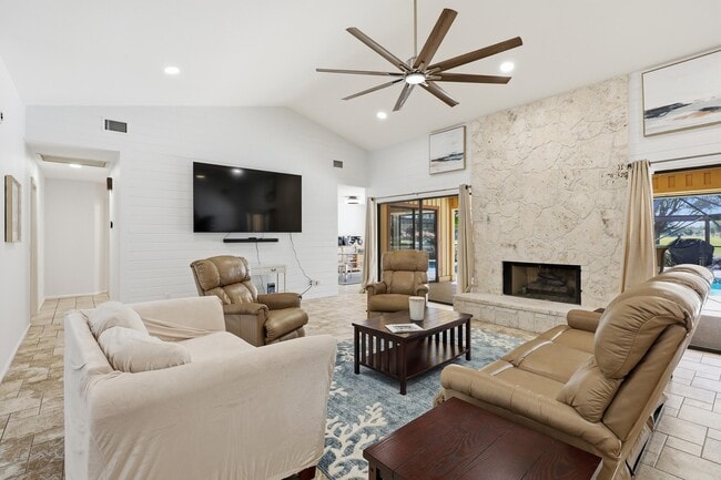 Building Photo - 3 Old Fence Rd