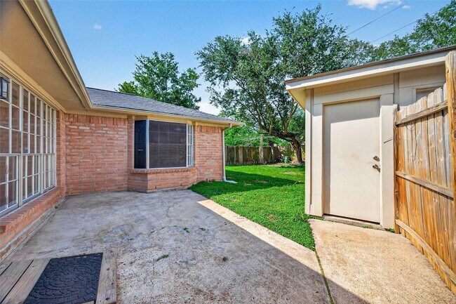 Building Photo - 22206 Red River Dr