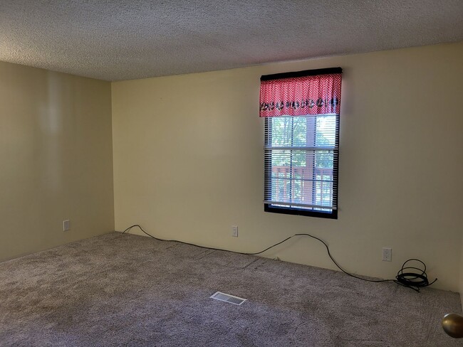 Building Photo - Doublewide with 3 car garage